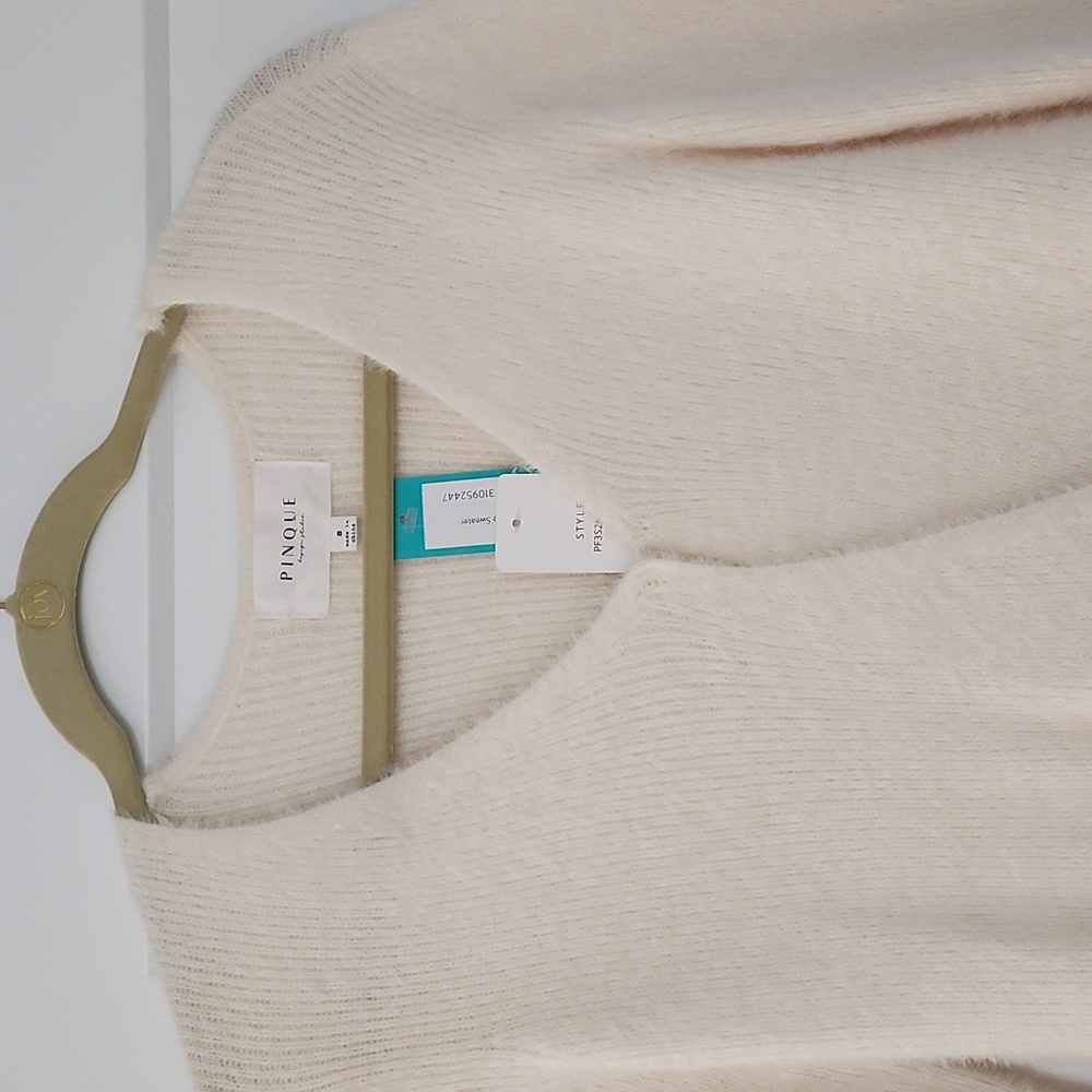 V neck sweater - Picture 2 of 6